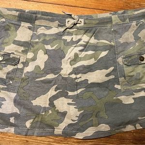 Camouflage skort